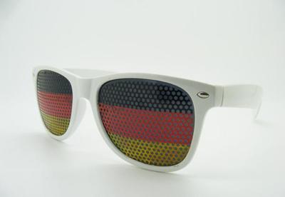 工厂家2140 复古德国风瓷白色米钉太阳镜，时尚促销礼品首选